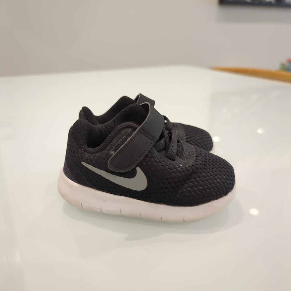Nike sz4 free run tdv